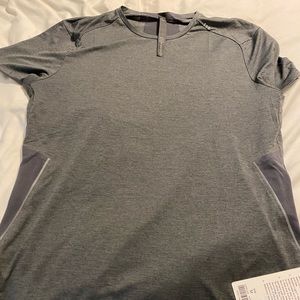 Men’s Medium Lululemon workout shirt